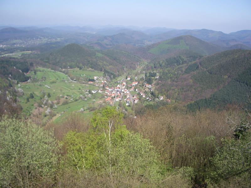 19_Dereven'ka_v_doline.JPG